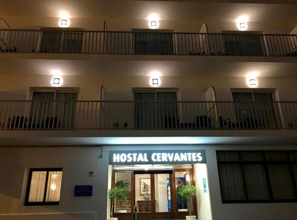ホテル オスタル セルバンテス サンアントニオアバド エクステリア 写真